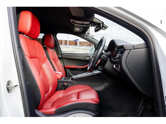 マカン マカン　２０２０年モデル　レザーパッケージ　ガーネットレッドレザーシート　シートヒーター＆ベンチレーター　ＰＣＭ　ＡｐｐｌｅＣａｒｐｌａｙ　エントリードライブ　ＡＣＣ　車線逸脱警報　マカンＳ１ＡＷ　２年保証（7枚目）