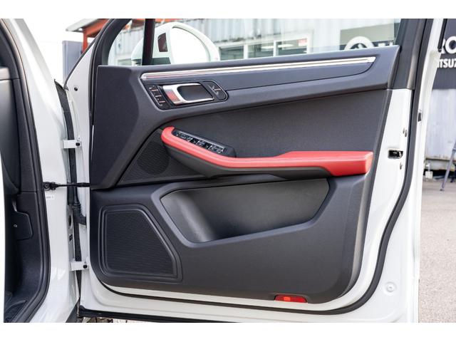 マカン マカン　２０２０年モデル　レザーパッケージ　ガーネットレッドレザーシート　シートヒーター＆ベンチレーター　ＰＣＭ　ＡｐｐｌｅＣａｒｐｌａｙ　エントリードライブ　ＡＣＣ　車線逸脱警報　マカンＳ１ＡＷ　２年保証（26枚目）