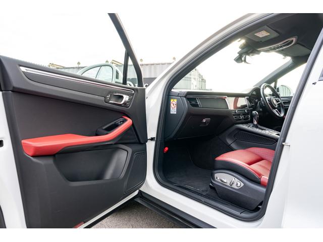 マカン マカン　２０２０年モデル　レザーパッケージ　ガーネットレッドレザーシート　シートヒーター＆ベンチレーター　ＰＣＭ　ＡｐｐｌｅＣａｒｐｌａｙ　エントリードライブ　ＡＣＣ　車線逸脱警報　マカンＳ１ＡＷ　２年保証（28枚目）