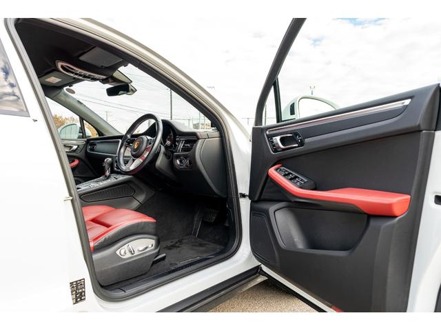 マカン マカン　２０２０年モデル　レザーパッケージ　ガーネットレッドレザーシート　シートヒーター＆ベンチレーター　ＰＣＭ　ＡｐｐｌｅＣａｒｐｌａｙ　エントリードライブ　ＡＣＣ　車線逸脱警報　マカンＳ１ＡＷ　２年保証（29枚目）