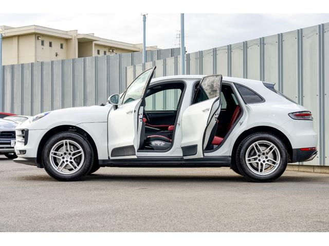 マカン マカン　２０２０年モデル　レザーパッケージ　ガーネットレッドレザーシート　シートヒーター＆ベンチレーター　ＰＣＭ　ＡｐｐｌｅＣａｒｐｌａｙ　エントリードライブ　ＡＣＣ　車線逸脱警報　マカンＳ１ＡＷ　２年保証（32枚目）