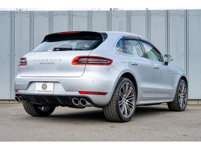 マカン マカン　ターボ　２０１５年モデル　スポクロ　アゲートグレーレザーシート　スポエグ　ＰＡＳＭ　エアサス　レーンキープアシスト　ブラインドスポットアシスト　エントリードライブ　ＡＣＣ　ＢＯＳＥ　２１インチＡＷ　２年保証（8枚目）