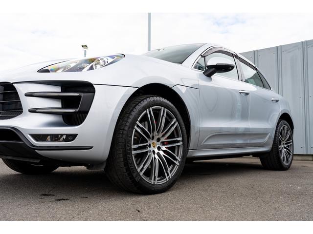 マカン マカン　ターボ　２０１５年モデル　スポクロ　アゲートグレーレザーシート　スポエグ　ＰＡＳＭ　エアサス　レーンキープアシスト　ブラインドスポットアシスト　エントリードライブ　ＡＣＣ　ＢＯＳＥ　２１インチＡＷ　２年保証（14枚目）