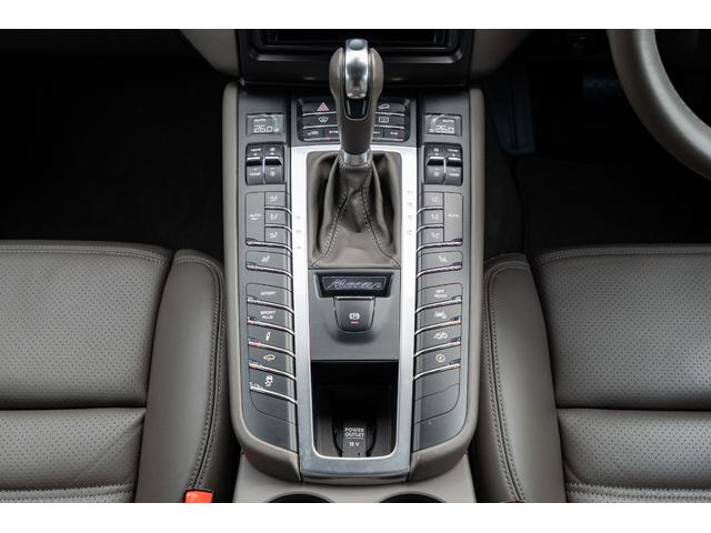 マカン マカン　ターボ　２０１５年モデル　スポクロ　アゲートグレーレザーシート　スポエグ　ＰＡＳＭ　エアサス　レーンキープアシスト　ブラインドスポットアシスト　エントリードライブ　ＡＣＣ　ＢＯＳＥ　２１インチＡＷ　２年保証（15枚目）