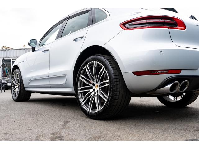 マカン マカン　ターボ　２０１５年モデル　スポクロ　アゲートグレーレザーシート　スポエグ　ＰＡＳＭ　エアサス　レーンキープアシスト　ブラインドスポットアシスト　エントリードライブ　ＡＣＣ　ＢＯＳＥ　２１インチＡＷ　２年保証（16枚目）