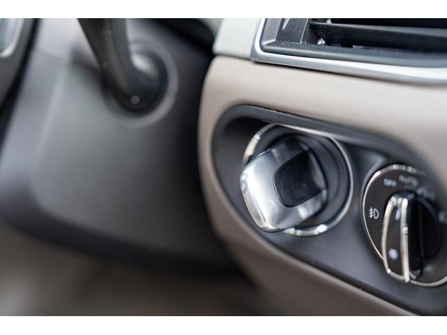 マカン マカン　ターボ　２０１５年モデル　スポクロ　アゲートグレーレザーシート　スポエグ　ＰＡＳＭ　エアサス　レーンキープアシスト　ブラインドスポットアシスト　エントリードライブ　ＡＣＣ　ＢＯＳＥ　２１インチＡＷ　２年保証（23枚目）