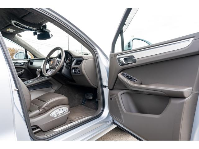 マカン マカン　ターボ　２０１５年モデル　スポクロ　アゲートグレーレザーシート　スポエグ　ＰＡＳＭ　エアサス　レーンキープアシスト　ブラインドスポットアシスト　エントリードライブ　ＡＣＣ　ＢＯＳＥ　２１インチＡＷ　２年保証（29枚目）