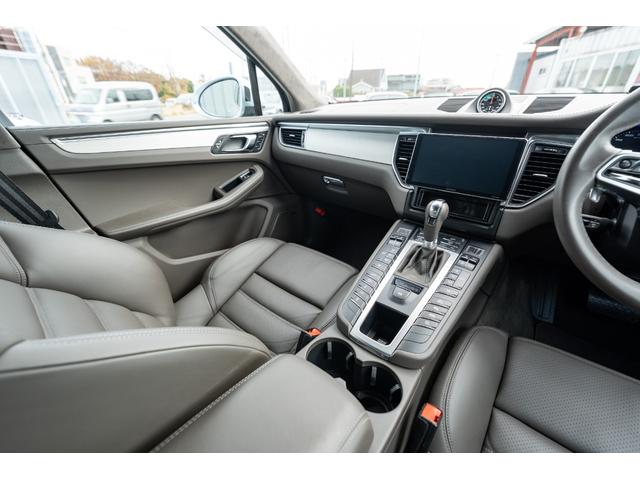 マカン マカン　ターボ　２０１５年モデル　スポクロ　アゲートグレーレザーシート　スポエグ　ＰＡＳＭ　エアサス　レーンキープアシスト　ブラインドスポットアシスト　エントリードライブ　ＡＣＣ　ＢＯＳＥ　２１インチＡＷ　２年保証（30枚目）