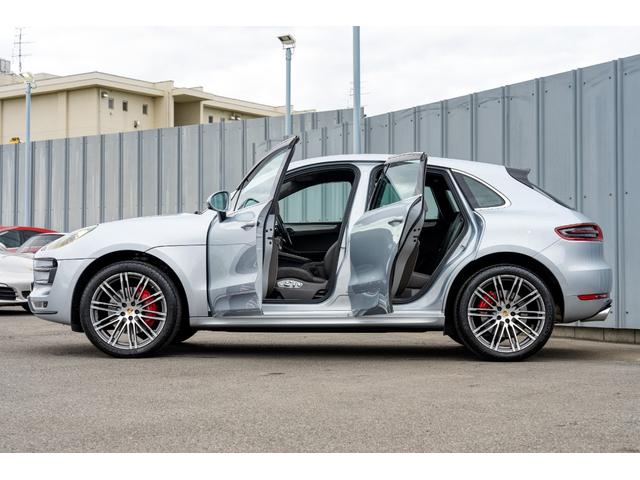 マカン マカン　ターボ　２０１５年モデル　スポクロ　アゲートグレーレザーシート　スポエグ　ＰＡＳＭ　エアサス　レーンキープアシスト　ブラインドスポットアシスト　エントリードライブ　ＡＣＣ　ＢＯＳＥ　２１インチＡＷ　２年保証（32枚目）