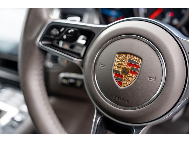 マカン マカン　ターボ　２０１５年モデル　スポクロ　アゲートグレーレザーシート　スポエグ　ＰＡＳＭ　エアサス　レーンキープアシスト　ブラインドスポットアシスト　エントリードライブ　ＡＣＣ　ＢＯＳＥ　２１インチＡＷ　２年保証（40枚目）