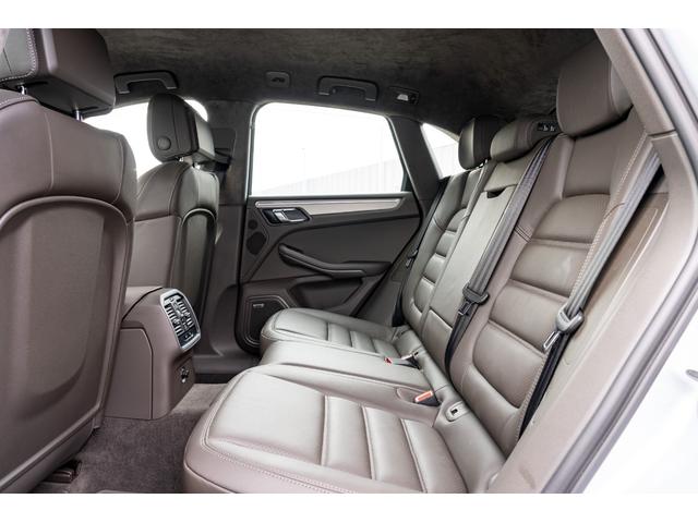 マカン マカン　ターボ　２０１５年モデル　スポクロ　アゲートグレーレザーシート　スポエグ　ＰＡＳＭ　エアサス　レーンキープアシスト　ブラインドスポットアシスト　エントリードライブ　ＡＣＣ　ＢＯＳＥ　２１インチＡＷ　２年保証（49枚目）