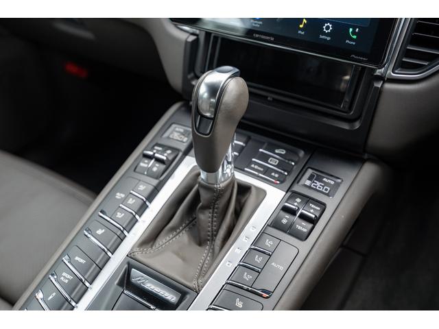 マカン マカン　ターボ　２０１５年モデル　スポクロ　アゲートグレーレザーシート　スポエグ　ＰＡＳＭ　エアサス　レーンキープアシスト　ブラインドスポットアシスト　エントリードライブ　ＡＣＣ　ＢＯＳＥ　２１インチＡＷ　２年保証（51枚目）