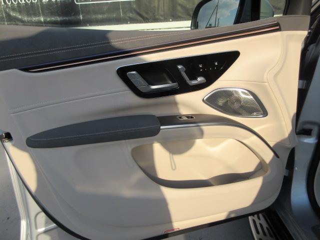 EQS SUV EQS450 4マチック SUV AMGラインパッケージ 3列シート Bluetooth接続 ETC LEDヘッドライト TV クルーズコントロール コネクテッド機能 サイドカメラ サンルーフ・ガラスルーフ シートエアコン シートヒーター トランクスルー(20枚目)