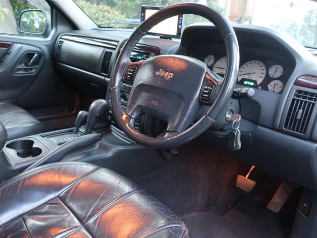 リミテッドV8 4WD サンルーフ バックカメラ 革シート オーディオ付 DVD ETC 5名乗り クルコン パワーシート 紺 AT AC パワーウィンドウ(3枚目)