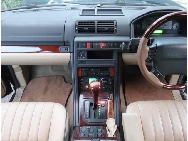 レンジローバー 4.0SE 4WD オートクルーズコントロール アルミホイール キーレスエントリー シートヒーター 革シート AT 盗難防止システム CD カセット ABS エアコン パワーウィンドウ(3枚目)