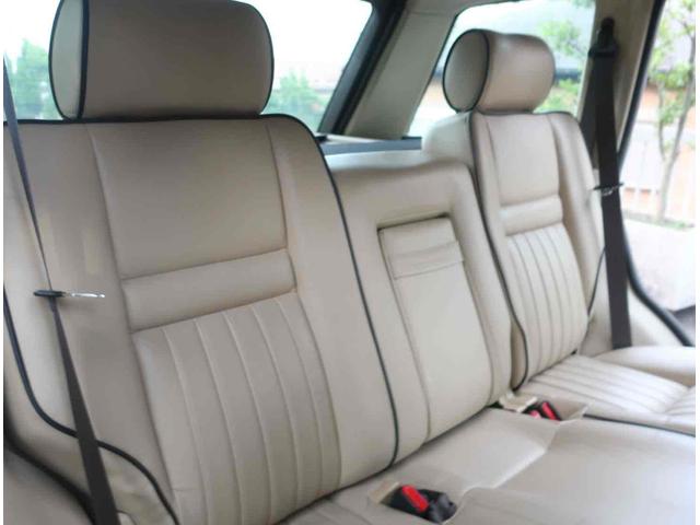 レンジローバー 4.0SE 4WD オートクルーズコントロール アルミホイール キーレスエントリー シートヒーター 革シート AT 盗難防止システム CD カセット ABS エアコン パワーウィンドウ(7枚目)