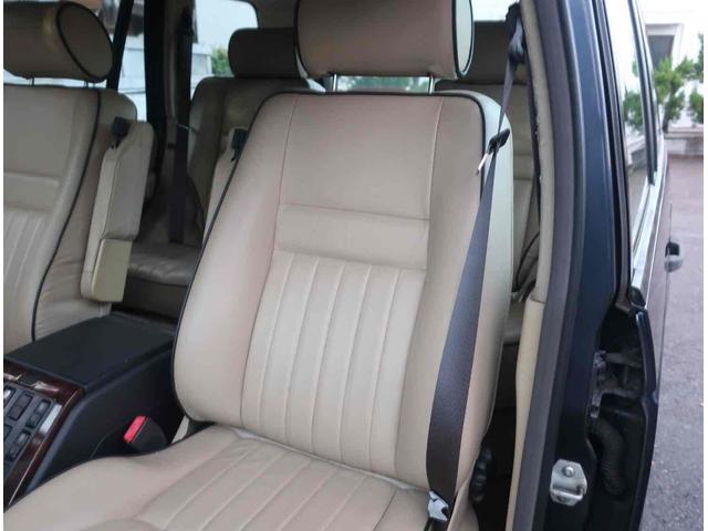 レンジローバー 4.0SE 4WD オートクルーズコントロール アルミホイール キーレスエントリー シートヒーター 革シート AT 盗難防止システム CD カセット ABS エアコン パワーウィンドウ(8枚目)