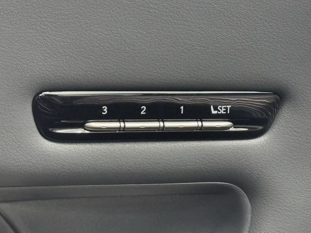 ＬＳ ＬＳ５００ｈ　Ｆスポーツ　黒革　ＴＲＤフルエアロパーツ　４本出しスポーツマフラー　マークレビンソンサウンドシステム　ムーンルーフ　オレンジキャリパー　前後ドライブレコーダー　ワンオーナー　禁煙車（17枚目）