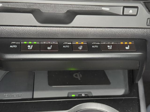 ＵＸ ＵＸ２５０ｈ　Ｆスポーツ　赤革　ＴＲＤフロントスポイラー　ＴＲＤサイドスカート　同色エアロフェンダー　ムーンルーフ　ルーフレール　パノラミックビューモニター　３眼ＬＥＤ　おくだけ充電　前後ドライブレコーダー　禁煙車（11枚目）