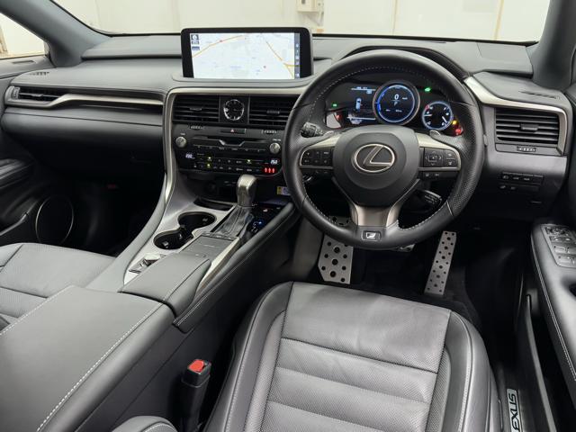 ＲＸ ＲＸ４５０ｈ　Ｆスポーツ　黒革　ＴＲＤフルエアロ　４本出しマフラー　パノラマルーフ　ルーフレール　パノラミックビューモニター　後席電動リクライニング　後席シートヒーター　おくだけ充電　　前後ドライブレコーダー　禁煙車（6枚目）