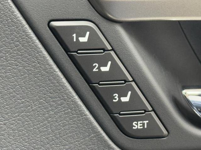 ＲＸ ＲＸ４５０ｈ　Ｆスポーツ　黒革　ＴＲＤフルエアロ　４本出しマフラー　パノラマルーフ　ルーフレール　パノラミックビューモニター　後席電動リクライニング　後席シートヒーター　おくだけ充電　　前後ドライブレコーダー　禁煙車（16枚目）