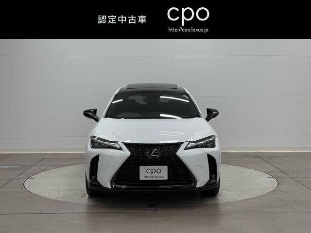 UX UX200 Fスポーツエモーショナルエクスプローラ マイナー後モデル 専用ブラック&レッドLtex ブラックルーフ 同色フェンダーアーチ ムーンルーフ 3眼LEDヘッドランプ パノラミックビューモニター BSM シートヒーター シートクーラー 禁煙車(2枚目)