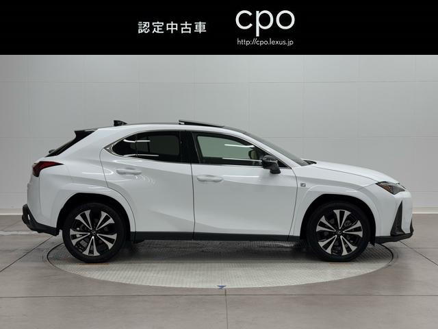 UX UX200 Fスポーツエモーショナルエクスプローラ マイナー後モデル 専用ブラック&レッドLtex ブラックルーフ 同色フェンダーアーチ ムーンルーフ 3眼LEDヘッドランプ パノラミックビューモニター BSM シートヒーター シートクーラー 禁煙車(4枚目)