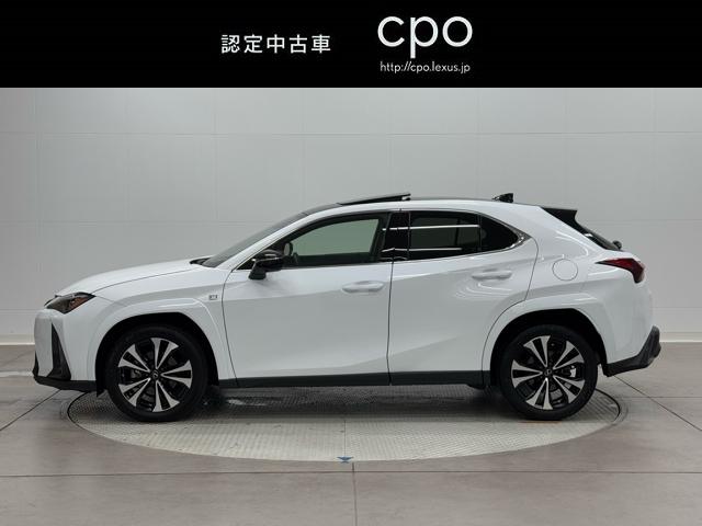 UX UX200 Fスポーツエモーショナルエクスプローラ マイナー後モデル 専用ブラック&レッドLtex ブラックルーフ 同色フェンダーアーチ ムーンルーフ 3眼LEDヘッドランプ パノラミックビューモニター BSM シートヒーター シートクーラー 禁煙車(5枚目)