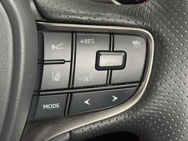 UX UX200 Fスポーツエモーショナルエクスプローラ マイナー後モデル 専用ブラック&レッドLtex ブラックルーフ 同色フェンダーアーチ ムーンルーフ 3眼LEDヘッドランプ パノラミックビューモニター BSM シートヒーター シートクーラー 禁煙車(14枚目)