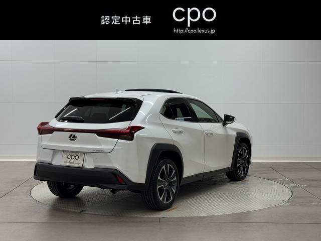 ＵＸ ＵＸ２５０ｈ　バージョンＬ　マイナー後モデル　黒革　ムーンルーフ　パノラミック　ブラインドスポットモニタービューモニター　ヘッドアップディスプレイ　ダークグレー１８ＡＷ　前後ドライブレコーダー　禁煙車（3枚目）