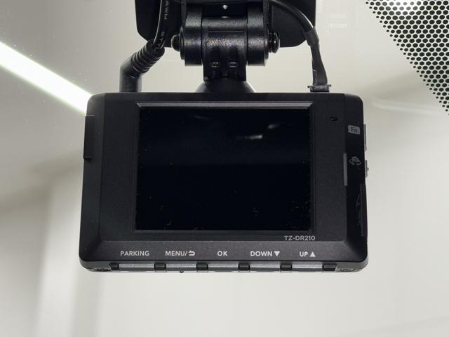 ＵＸ ＵＸ２５０ｈ　バージョンＬ　マイナー後モデル　黒革　ムーンルーフ　パノラミック　ブラインドスポットモニタービューモニター　ヘッドアップディスプレイ　ダークグレー１８ＡＷ　前後ドライブレコーダー　禁煙車（11枚目）