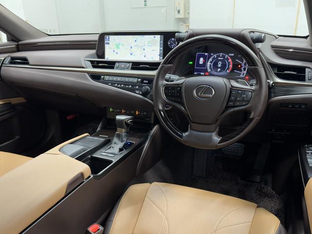 ＥＳ ＥＳ３００ｈ　バージョンＬ　トパーズブラウンセミアニリン革　マークレビンソン　ムーンルーフ標準　ワンオーナー　禁煙車（8枚目）