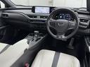 ＵＸ ＵＸ２５０ｈ　Ｆスポーツ　白革　ムーンルーフ　パノラミックビューモニター　３眼フルＬＥＤランプ　ヘッドアップディスプライ　シートヒーター　シートクーラー　パワーバックゲート　ドライブレコーダー　禁煙車　ワンオーナー（7枚目）