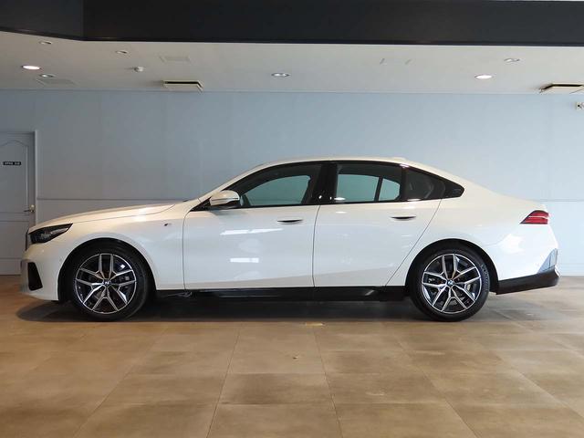 ５シリーズ ５２３ｄ　ｘＤｒｉｖｅ　Ｍスポーツ　認定中古車（全国保証）半革　インテリアカメラ　アイコニックグローエクステリア１９ＡＷ　４ゾーンＡＣ　インテリアカメラ　Ｄアシストプロ　ＡＣＣ　Ｐアシストプロ　全周囲カメラ　ＰＤＣ　ＡｄｐＬＥＤヘッド（7枚目）