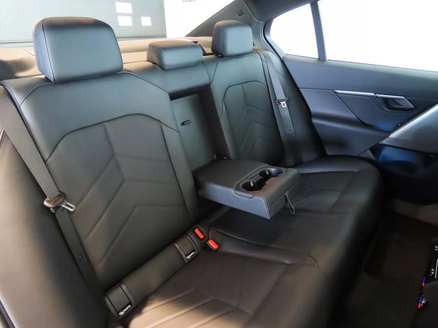 ５シリーズ ５２３ｄ　ｘＤｒｉｖｅ　Ｍスポーツ　認定中古車（全国保証）半革　インテリアカメラ　アイコニックグローエクステリア１９ＡＷ　４ゾーンＡＣ　インテリアカメラ　Ｄアシストプロ　ＡＣＣ　Ｐアシストプロ　全周囲カメラ　ＰＤＣ　ＡｄｐＬＥＤヘッド（18枚目）