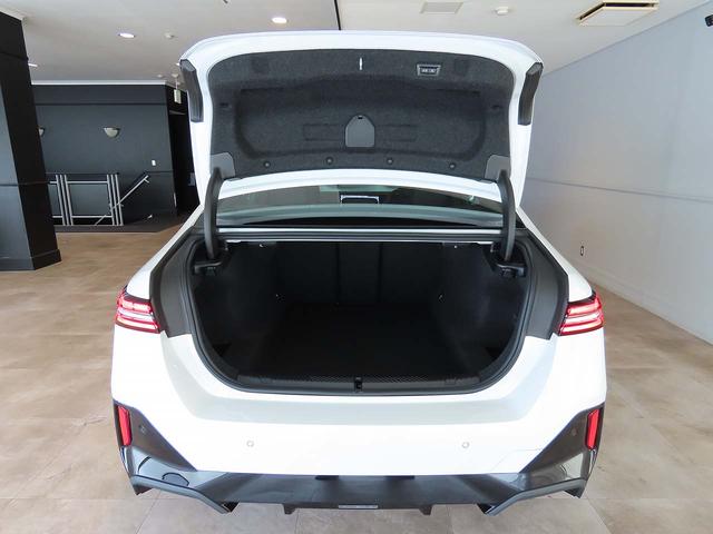 ５シリーズ ５２３ｄ　ｘＤｒｉｖｅ　Ｍスポーツ　認定中古車（全国保証）半革　インテリアカメラ　アイコニックグローエクステリア１９ＡＷ　４ゾーンＡＣ　インテリアカメラ　Ｄアシストプロ　ＡＣＣ　Ｐアシストプロ　全周囲カメラ　ＰＤＣ　ＡｄｐＬＥＤヘッド（30枚目）