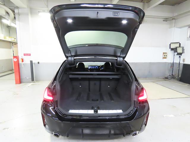 ３シリーズ ３２０ｉツーリング　Ｍスポーツ　ハイラインパッケージ　認定中古車（全国保証）アルカンタラ／ヴェガンザ黒　コンフォートＰｋｇ（サンプロテクションガラス・ラゲージコンパーメントＰ・Ｆランバーサポート）　１８ＡＷ＋ＲＦＴ　アルミトリム　アンビエントライト（30枚目）