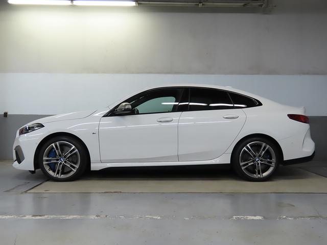 ２シリーズ Ｍ２３５ｉ　ｘＤｒｉｖｅグランクーペ　認定中古車（全国保証）クロス／アルカンタラ　ＭプラスＰｋｇ１８ＡＷ、Ｃアクセス、Ｄアシスト、ＡＣＣ、Ｐアシスト、Ｒカメラ、ＰＤＣ、ライトＰｋｇ、Ｍスポーツブレーキ、Ｈｉ－Ｆｉ、Ｍリヤスポイラー（7枚目）