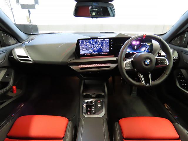 ２シリーズ Ｍ２３５　ｘＤｒｉｖｅグランクーペ　認定中古車（全国保証）ヴェガンザ・コーラルレッド／ブラック、１９ＡＷ、Ｃアクセス、インテリアカメラ、Ｄアシストプロ、ＡＣＣ、Ｐアシスト＋、全周囲カメラ、ＰＤＣＭ、リアスポイラー、ＡｄｐＬサス（6枚目）