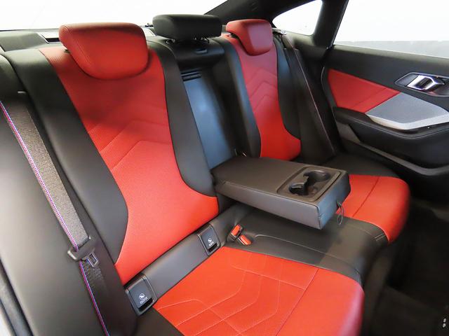 ２シリーズ Ｍ２３５　ｘＤｒｉｖｅグランクーペ　認定中古車（全国保証）ヴェガンザ・コーラルレッド／ブラック、１９ＡＷ、Ｃアクセス、インテリアカメラ、Ｄアシストプロ、ＡＣＣ、Ｐアシスト＋、全周囲カメラ、ＰＤＣＭ、リアスポイラー、ＡｄｐＬサス（18枚目）