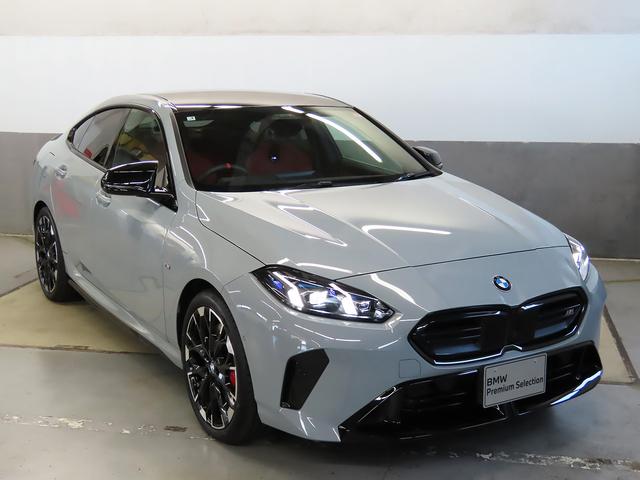２シリーズ Ｍ２３５　ｘＤｒｉｖｅグランクーペ　認定中古車（全国保証）ヴェガンザ・コーラルレッド／ブラック、１９ＡＷ、Ｃアクセス、インテリアカメラ、Ｄアシストプロ、ＡＣＣ、Ｐアシスト＋、全周囲カメラ、ＰＤＣＭ、リアスポイラー、ＡｄｐＬサス（22枚目）