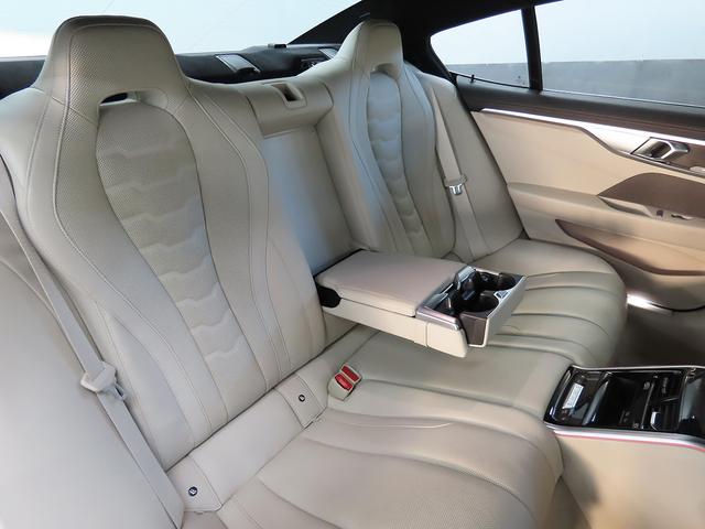８シリーズ ８４０ｉ　グランクーペ　エクスクルーシブ　Ｍスポーツ　認定中古車（全国保証）Ｉｎｄｉｖｉｄｕａｌ白革　２０ＡＷ　　ＯＰヒートコンフォートＰｋｇ　ＤＴＶＭアルカンタラルーフライニング　パノラマＳＲ　Ｄアシストプロ　ＡＣＣ　レーザーライトＰアシスト＋（18枚目）