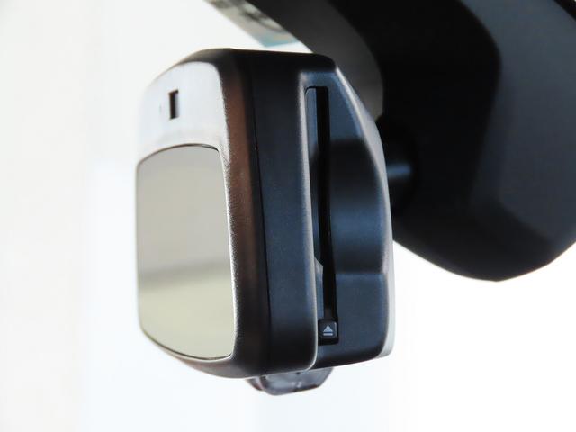 X6 M コンペティション 認定中古車(全国保証)Individual白革 パノラマSR21/22AW ジェスチャーCtrlリヤエンターテイメントシステム MカーボンRスポイラー DTV アルカンタラルーフライニング(12枚目)