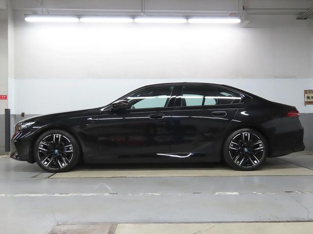 �t�����g�ɂ͏o�͂Q�U�P�o�r�́A���A�ɂ͂R�S�O�o�r�̃��[�^�[�����ꂼ�꓋�ځB�O�|�P�O�O�����^�������͂R�D�W�b���J�^���O�l