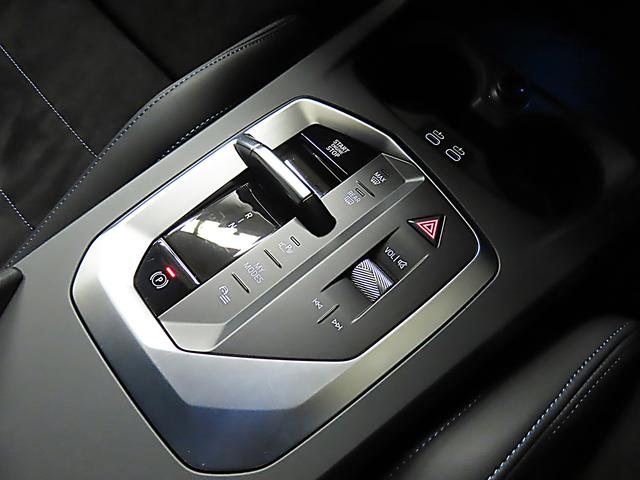 �O�Ȃ̔w�ʂ̌@�荞�݂��傫���Ȃ��Ă��邽�߁A�G�܂��ɂ͂����Ԃ�Ƃ肪��������B