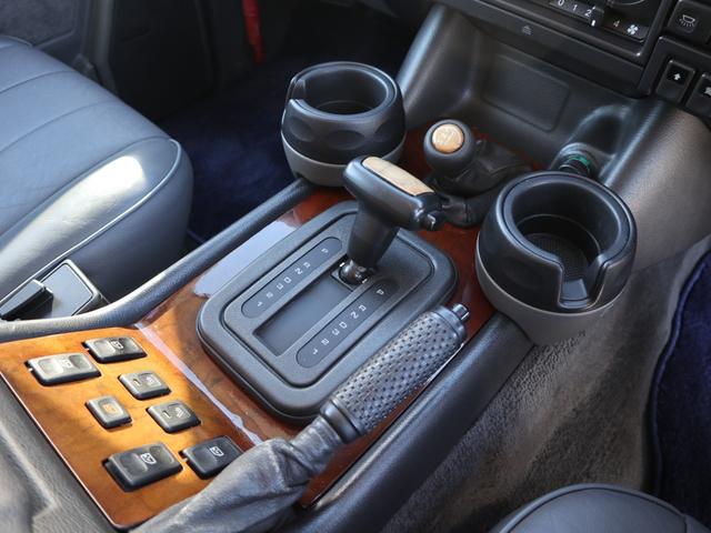 レンジローバー ベースグレード　最終モデル　バネサス　サンルーフ　記録簿　ＨＤＤナビ　地デジ　バックカメラ　ＥＴＣ　ドラレコ　ヘッドライト、テールガード　ドアバイザー　ＬＥＤヘッドライト　フロントパワーシート　グレーレザーシート（8枚目）