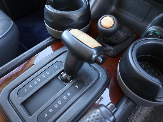 レンジローバー ベースグレード　最終モデル　バネサス　サンルーフ　記録簿　ＨＤＤナビ　地デジ　バックカメラ　ＥＴＣ　ドラレコ　ヘッドライト、テールガード　ドアバイザー　ＬＥＤヘッドライト　フロントパワーシート　グレーレザーシート（28枚目）