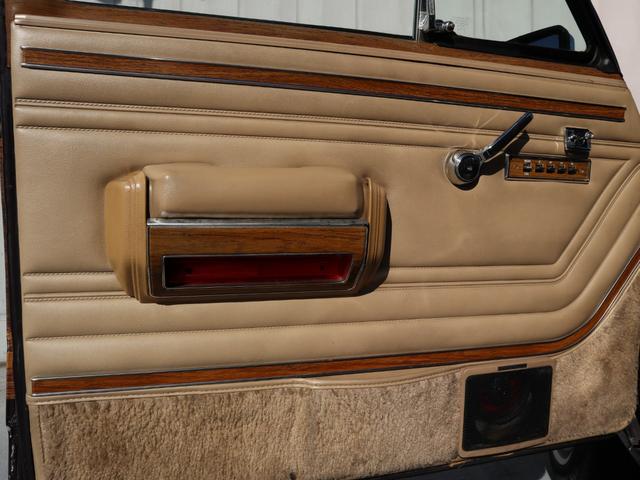 ジープ・グランドワゴニア 1991y 最終モデル 5.9L V8 ビルシュタインショック 純正15インチAW ホーリー製キャブ ヒッチメンバー ルーフレール 記録簿 フォグ エアコン Bluetoothオーディオ ETC(38枚目)