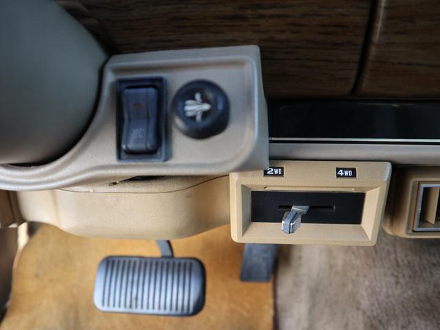 ジープ・グランドワゴニア 1991y 最終モデル 5.9L V8 ビルシュタインショック 純正15インチAW ホーリー製キャブ ヒッチメンバー ルーフレール 記録簿 フォグ エアコン Bluetoothオーディオ ETC(41枚目)