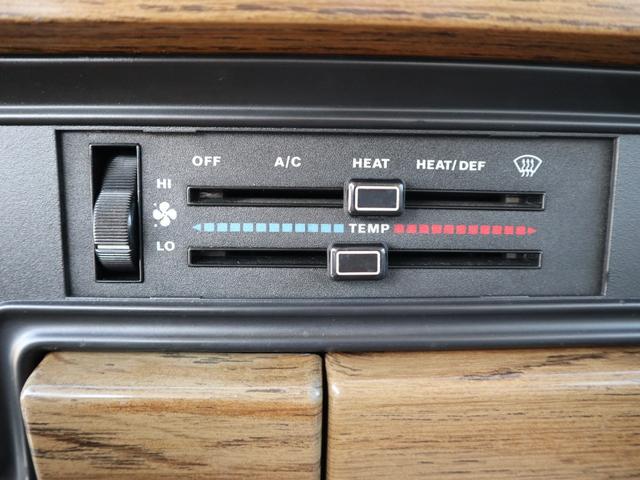 ジープ・グランドワゴニア 1991y 最終モデル 5.9L V8 ビルシュタインショック 純正15インチAW ホーリー製キャブ ヒッチメンバー ルーフレール 記録簿 フォグ エアコン Bluetoothオーディオ ETC(42枚目)